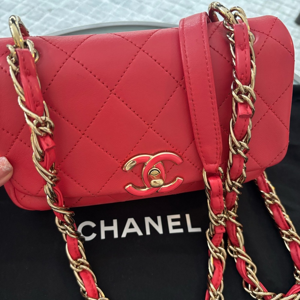 😻Chanel Matelassé crossbody bag!